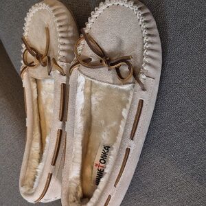 Minnetonka Shoes size 9